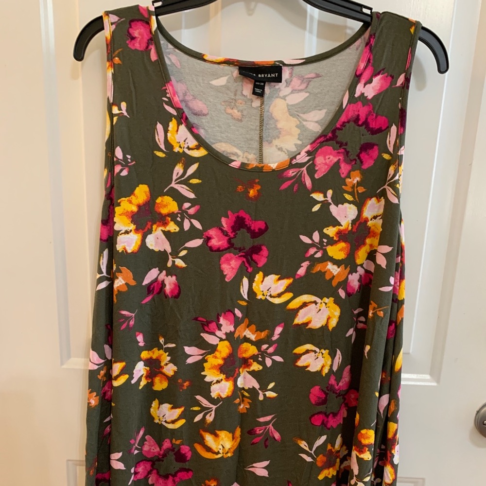 NWOT - never worn - floral tank